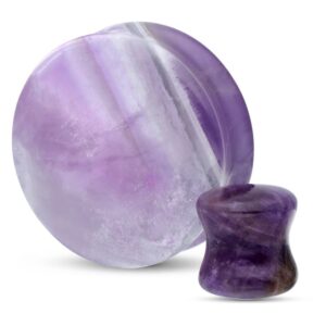 Plug en pierre violette avec surface lisse et dégradé léger