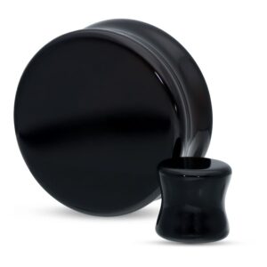 Plug d'oreille en pierre noire sur fond blanc, forme ronde