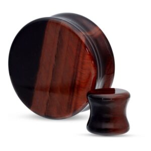 Plug rond en pierre brun-rouge sur fond blanc