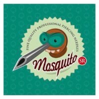 Boîte d'Aiguilles de Piercing Mosquito - Wildcat Boîte verte d'aiguilles de piercing Mosquito avec logo et graphique d'aiguille