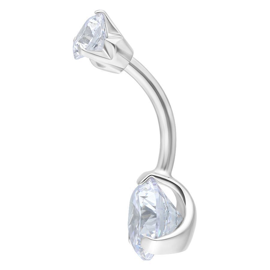 Banane en argent avec cristaux clairs, 8mm Banane argentée avec deux cristaux clairs sur fond blanc
