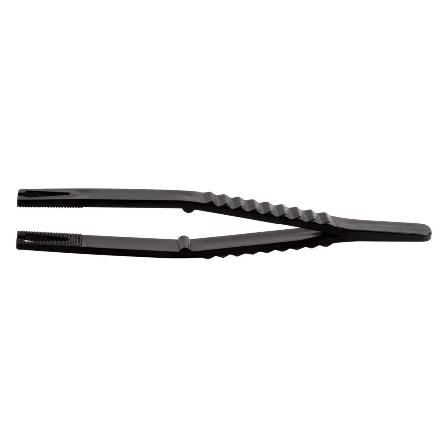 Pince stérile jetable en plastique noire Pince stérile jetable noire avec poignée dentelée sur fond blanc