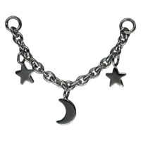 Chaîne de piercing noire avec lune et étoiles sur fond blanc