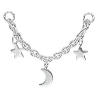 Chaîne argentée avec lune et étoiles sur fond blanc