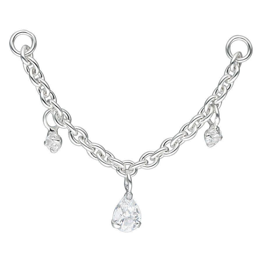 Chaîne de piercing argentée avec trois gouttes de cristal claires sur fond blanc
