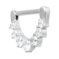 Clicker de téton argenté avec cristaux Clicker de téton argenté en acier chirurgical avec des cristaux clairs sur fond blanc