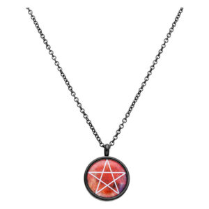 Collier pentagramme noir en acier chirurgical avec pendentif rouge sur fond blanc