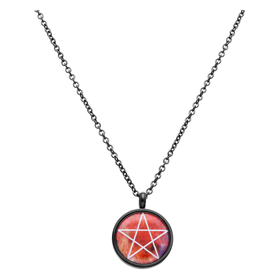 Collier Pentagramme Antique en Noir Collier pentagramme noir en acier chirurgical avec pendentif rouge sur fond blanc