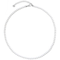 Petite chaîne de perles synthétiques argent Petite chaîne de perles synthétiques en acier chirurgical argent sur fond blanc