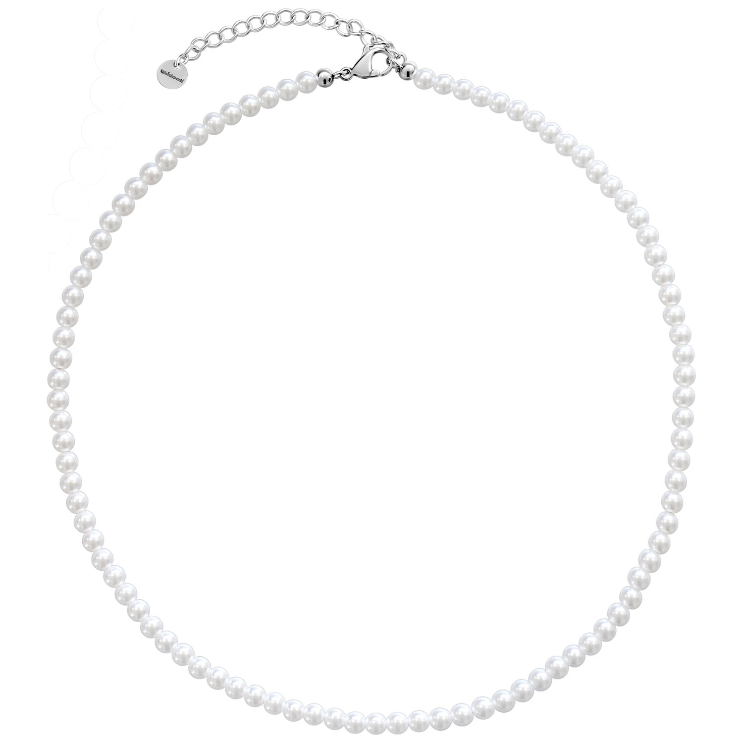 Petite chaîne de perles synthétiques argent Petite chaîne de perles synthétiques en acier chirurgical argent sur fond blanc