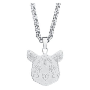 Collier argenté avec pendentif alpaga en acier chirurgical sur fond blanc