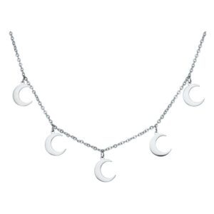 Collier en argent avec cinq petits pendentifs lune sur fond blanc