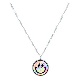 Collier argenté avec pendentif rond Smiley sur fond blanc