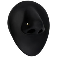 Clou de nez en or 18K avec zirconium Clou de nez en or avec zirconium clair sur fond noir