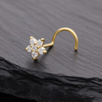 Clou de nez fleur en or 14K avec moissanite Clou de nez en or avec cristal de moissanite en forme de fleur sur fond sombre