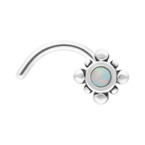 Petit clou de nez en acier chirurgical avec opale synthétique blanche sur fond blanc