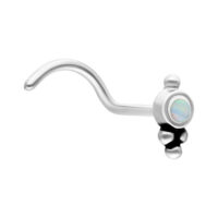 Clou de nez en argent avec opale blanche Clou de nez en argent en acier chirurgical avec opale synthétique blanche sur fond blanc