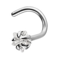 Clou de nez en argent avec cristal Clou de nez en argent avec cristal en forme d'étoile sur fond blanc
