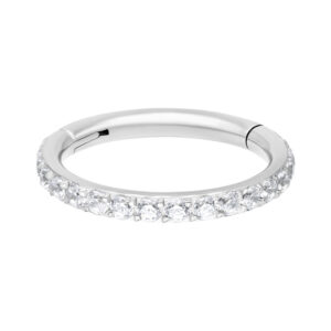 Anneau Conch en argent avec cristaux blancs, 1,2 mm d'épaisseur, sur fond blanc