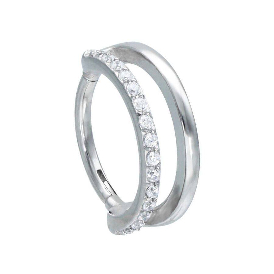 Balance Crystal Clicker en argent avec cristaux Anneau de piercing en argent avec cristaux clairs sur fond blanc