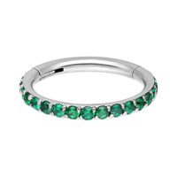 Anneau de piercing en cristal émeraude, argent Anneau de piercing en argent avec des cristaux émeraude sur fond blanc