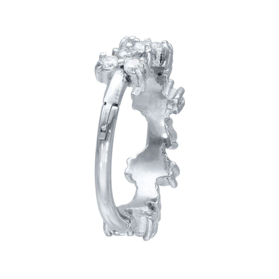 Anneau de piercing Clicker Tiara argenté Anneau de piercing argenté avec cristaux en forme de diadème sur fond blanc