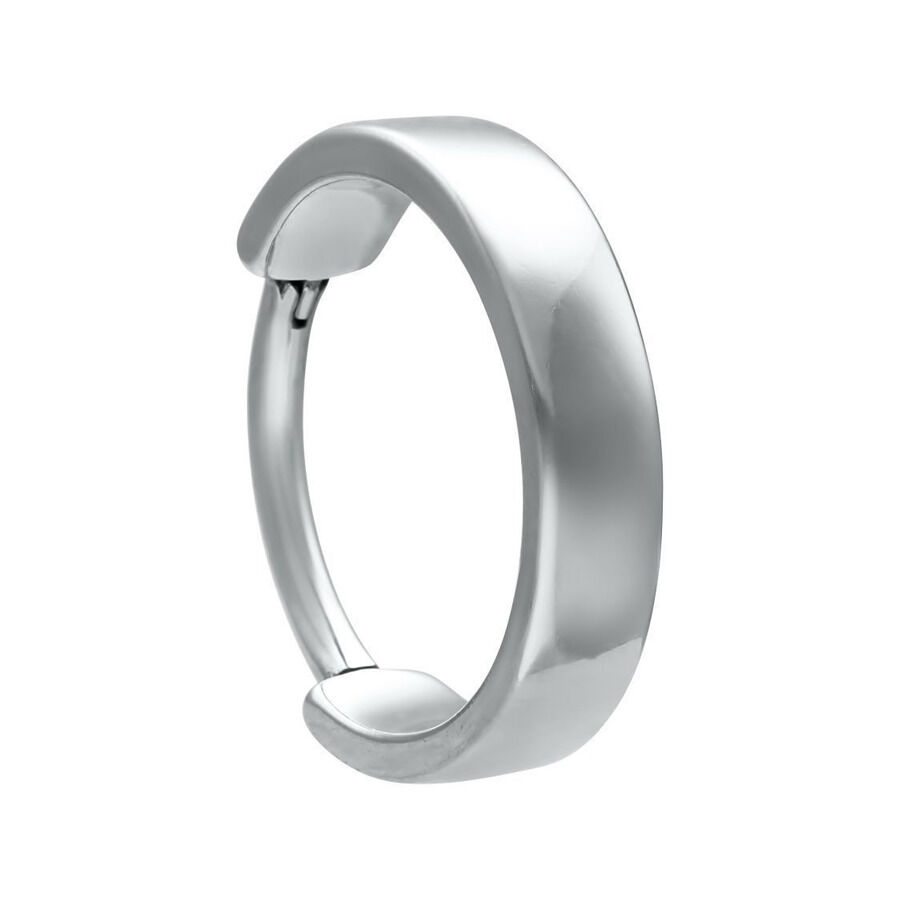 Anneau de piercing clicker argenté Grand Statement Anneau de piercing argenté en acier chirurgical sur fond blanc