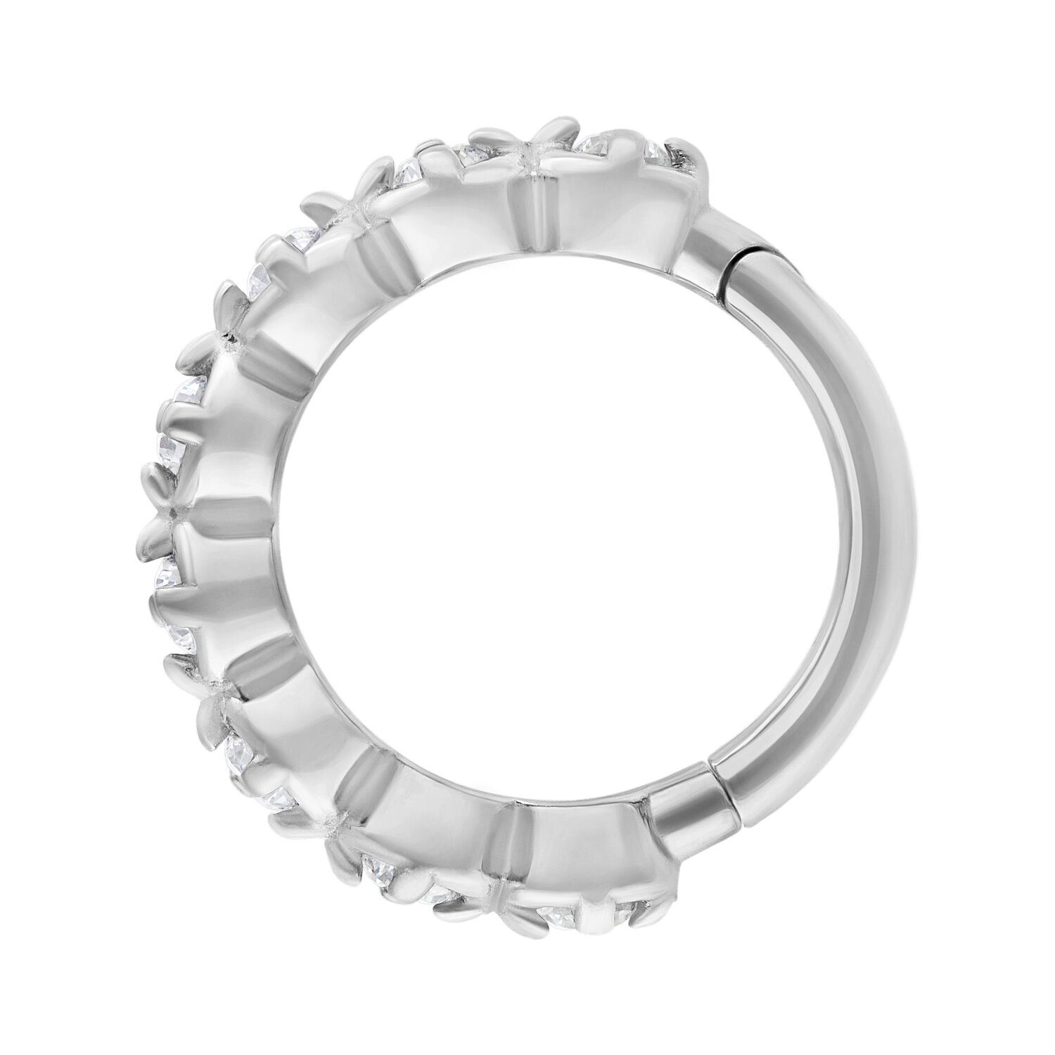 Anneau articulé glamour en acier chirurgical Anneau articulé argenté avec cristaux sur fond blanc