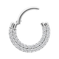 Clicker double rangée de cristaux en argent Anneau de piercing argenté avec double rangée de cristaux sur fond blanc