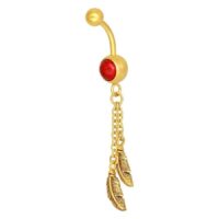 Piercing de nombril doré avec opale rouge Banane dorée avec opale rouge et pendentifs plumes sur fond blanc