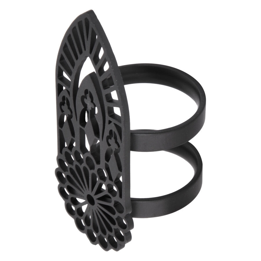 Bague Basilique Noire en Acier Chirurgical Bague noire en acier chirurgical avec motif basilique détaillé sur fond blanc