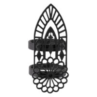 Anneau Basilique Noir en Acier Chirurgical Anneau noir au design gothique en acier chirurgical sur fond blanc