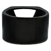 Vintage Bague Triangle Noire en Acier Bague en acier noir avec ouverture triangulaire sur fond blanc