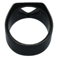 Bague Vintage Noire en Acier Chirurgical en Forme de Triangle Bague noire avec design triangulaire sur fond blanc