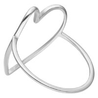 Élégant anneau cœur en acier chirurgical Anneau cœur en argent en acier chirurgical sur fond blanc