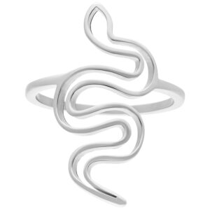 Bague serpent argentée en acier chirurgical taille 17,0 mm sur fond blanc