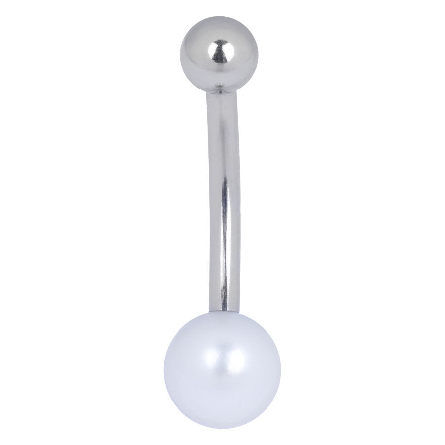 Clou d'oreille banane en titane argenté avec boule en perle Piercing nombril en titane argenté avec boule en perle blanche sur fond blanc
