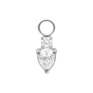 Pendentif piercing argenté avec deux cristaux clairs sur fond blanc