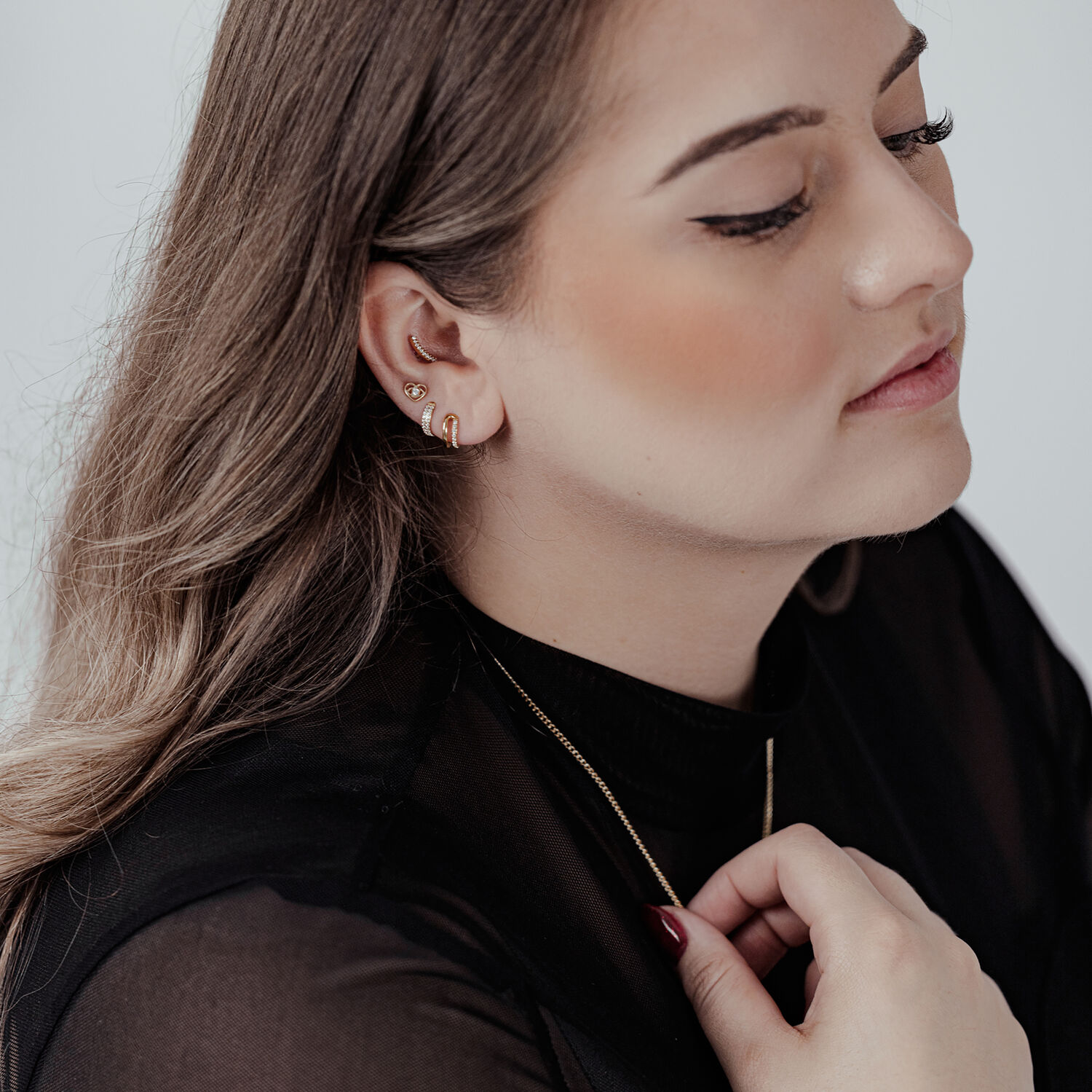 Élégant embout Push Fit Crystal Lovely Eye Femme avec piercing à l'oreille, embout doré Push Fit Crystal Lovely Eye, haut noir
