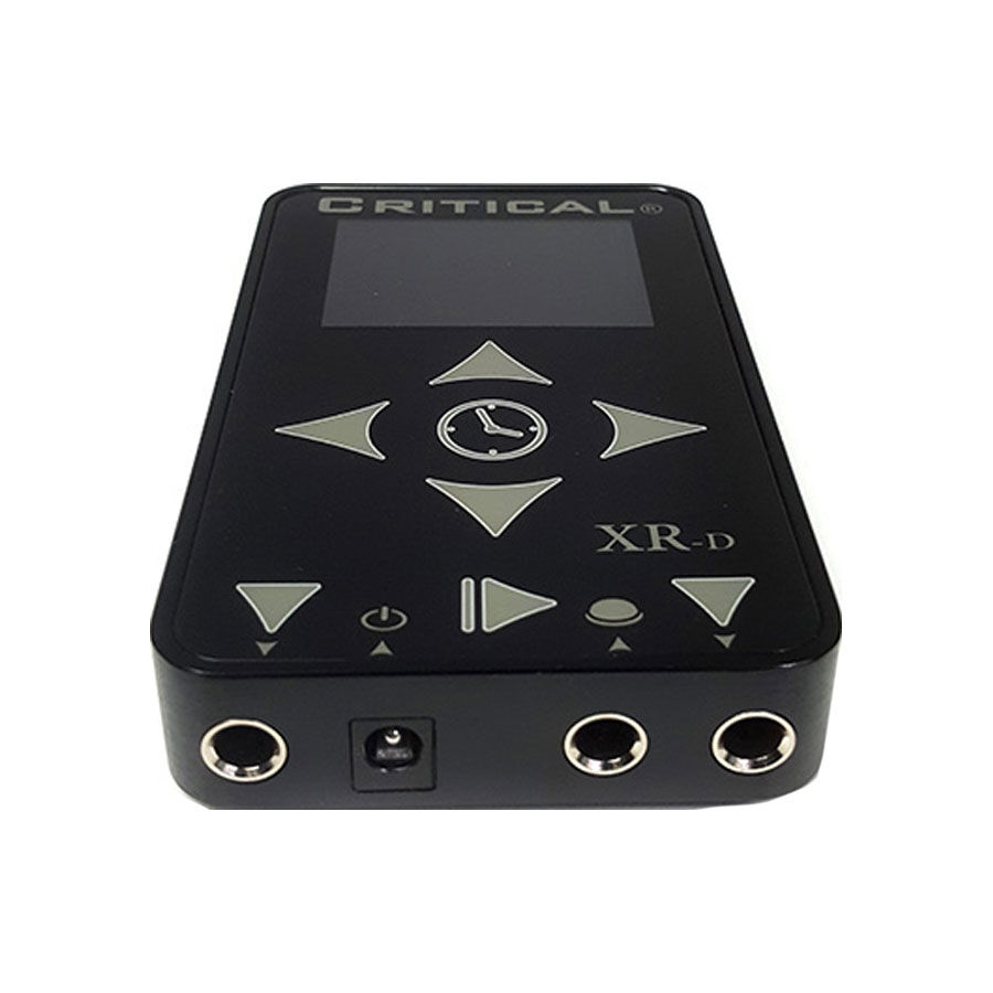 Alimentation Tattoo Noire Critical XR-D Alimentation Tattoo Noire XR-D en aluminium sur fond blanc