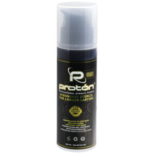 Bombe aérosol Proton Stencil noire, 250 ml, sur fond blanc