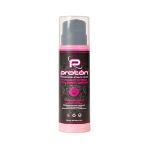 Proton Airless Stencil Primer dans une bouteille rose, 250 ml, sur fond blanc