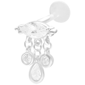 Labret en argent avec trois pendentifs suspendus sur fond blanc