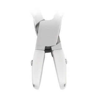 Pince à plier et à maintenir en acier inoxydable argenté avec surface brillante sur fond blanc