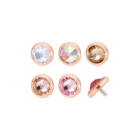 Embouts de piercing en titane rose doré avec cristaux Six embouts de piercing rose doré avec des cristaux clairs et colorés sur fond blanc