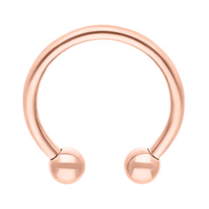 Barbell circulaire en titane rosé sur fond blanc