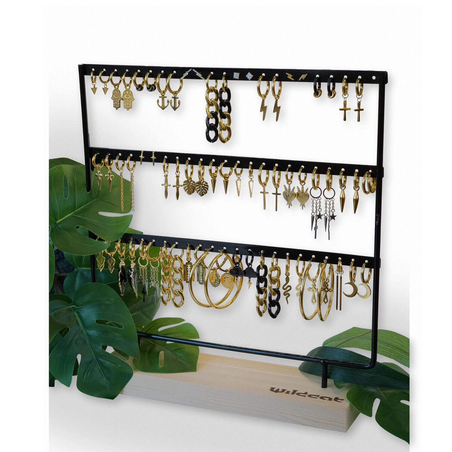 Présentoir noir pour hoops avec bijoux Présentoir Wildcat noir pour boucles d'oreilles avec hoops dorés sur base en bois