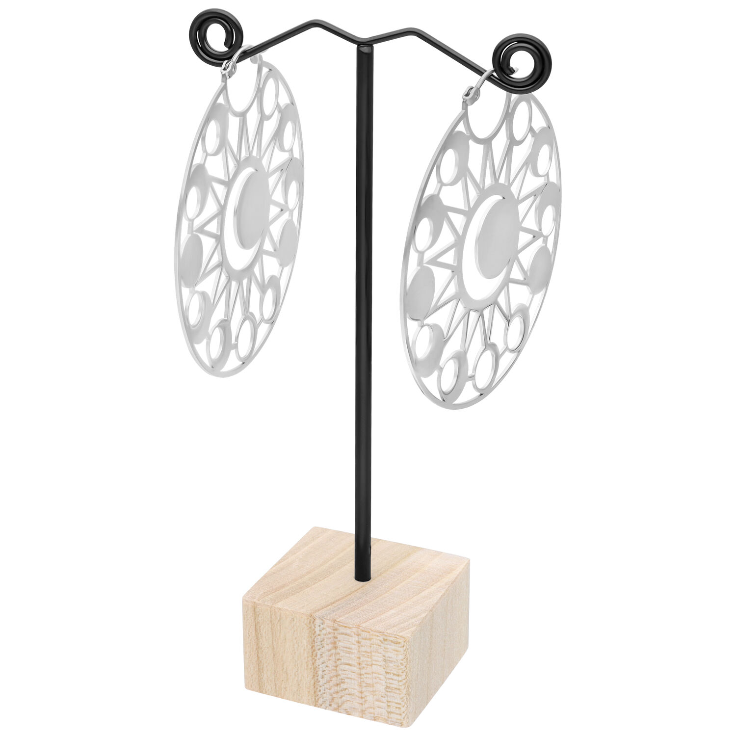 Présentoir à boucles d'oreilles noir avec base en bois Présentoir à boucles d'oreilles noir avec deux grandes boucles d'oreilles en argent, base en bois