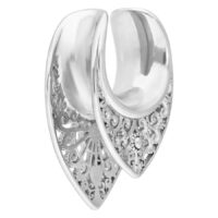 Selles d'oreille orientales en design argenté Selles d'oreille argentées avec motif oriental sur fond blanc