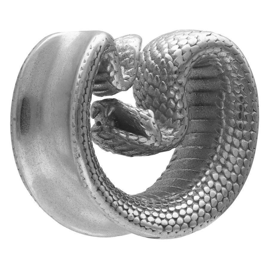 Ear Saddle argentée en forme de serpent sur fond blanc